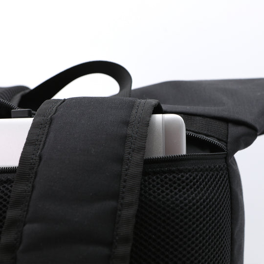 Mochila Roll-Top Negra 7º Aniversario