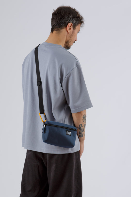 Bolso Numa Azul