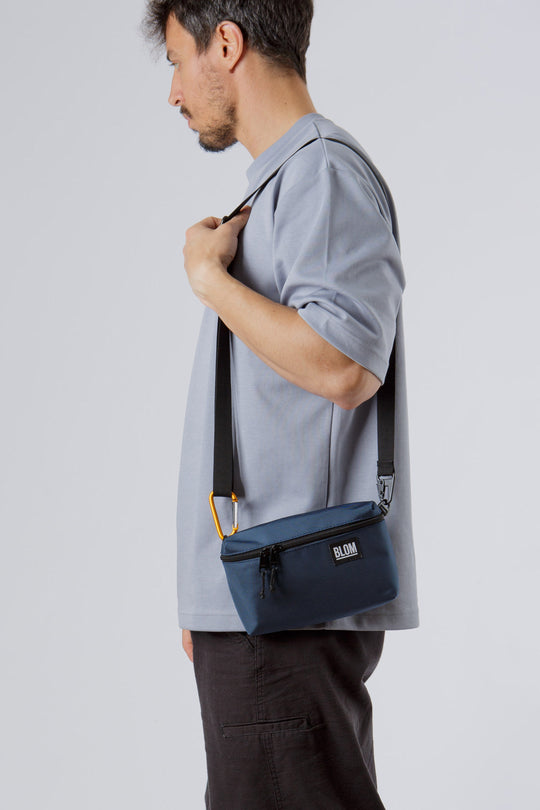 Bolso Numa Azul