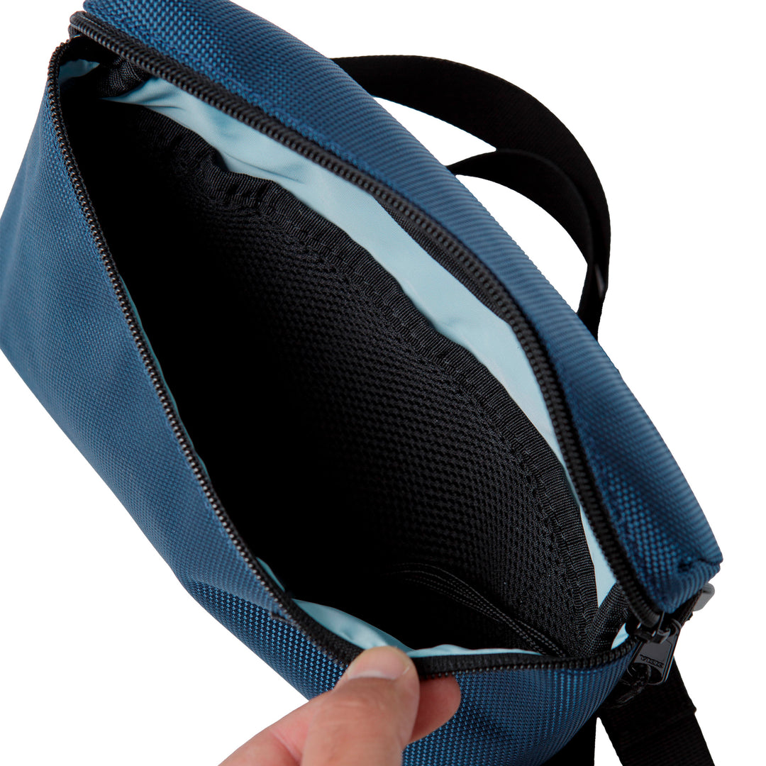 Bolso Numa Azul